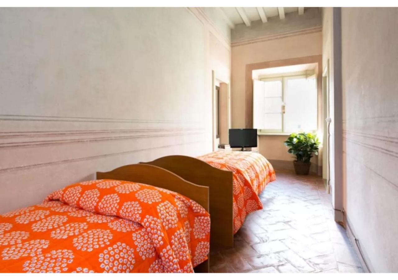 Palazzo Piazza Mazzini Hotel Pescia Exterior photo