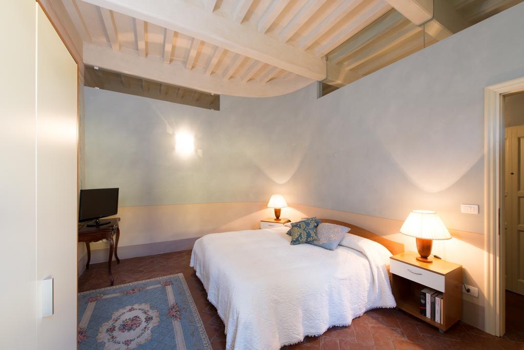 Palazzo Piazza Mazzini Hotel Pescia Room photo
