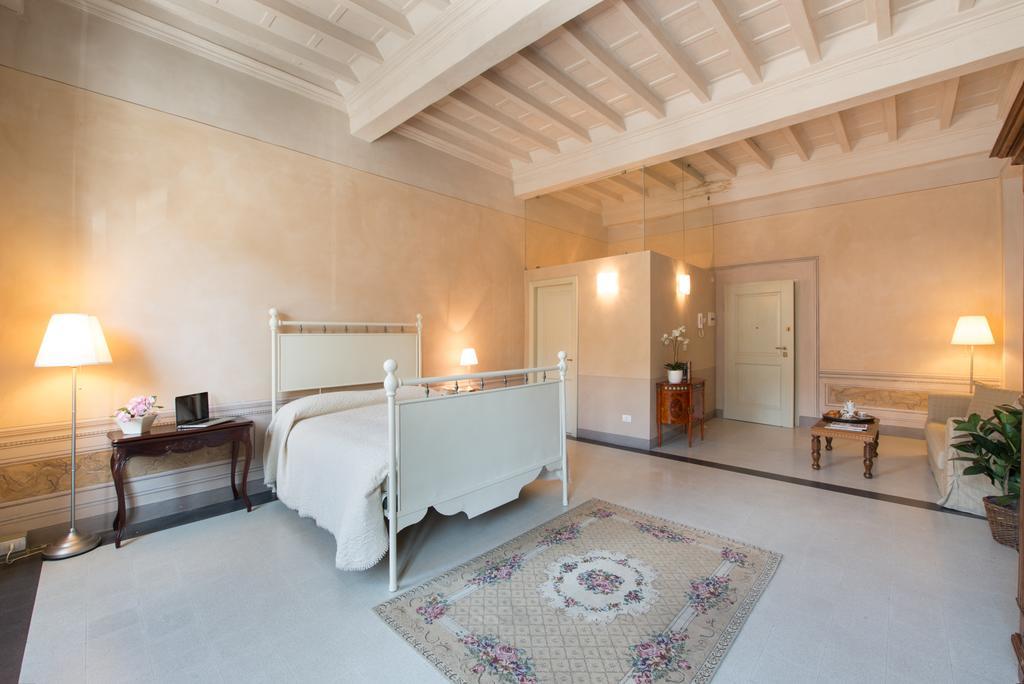 Palazzo Piazza Mazzini Hotel Pescia Room photo