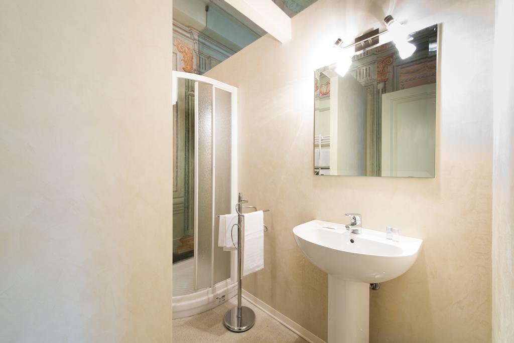 Palazzo Piazza Mazzini Hotel Pescia Room photo